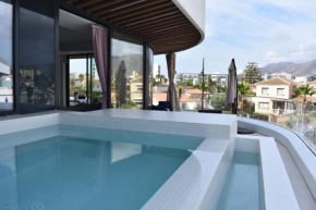 Luxury complex beachfront apartment, infinity pool, sauna, gym and large terrace
